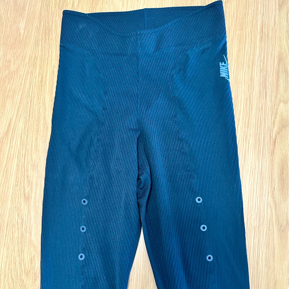 Nike High Waist Leggings Size Small Black - Picture 3 of 12
